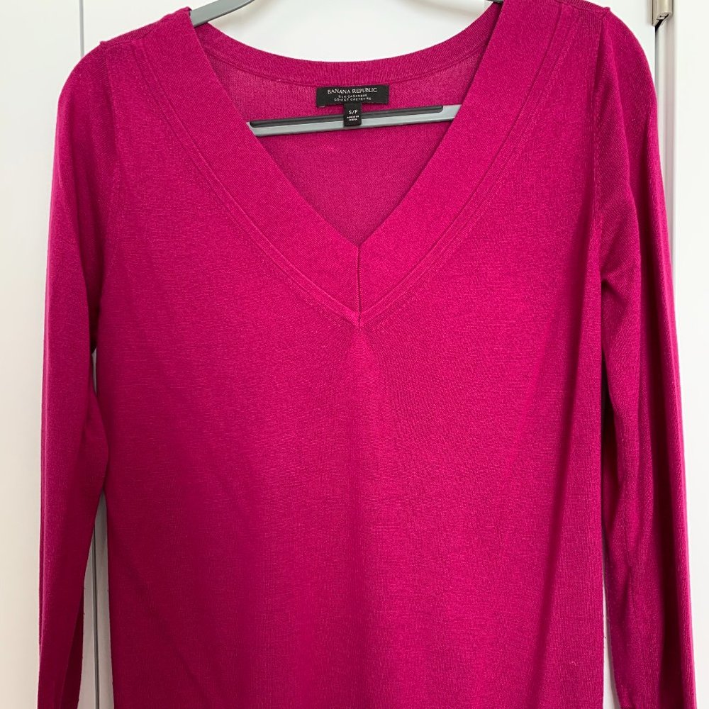 Banana Republic Fushia V Neck Sweater
